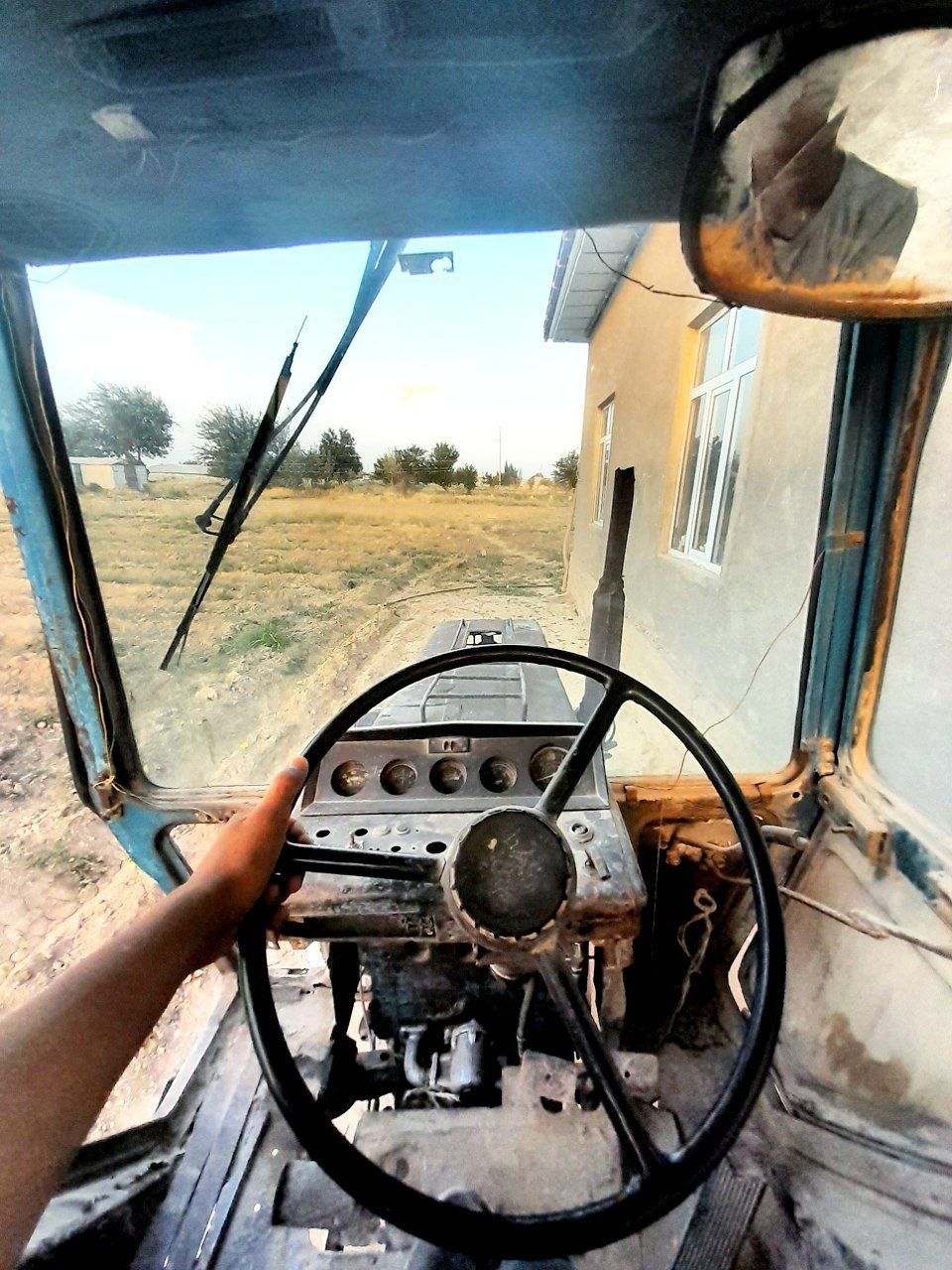 Traktor MTZ 80 gidravlicheskiy.