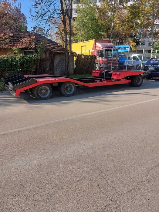 Автовозно ремърке DAF сниска товарна площадка