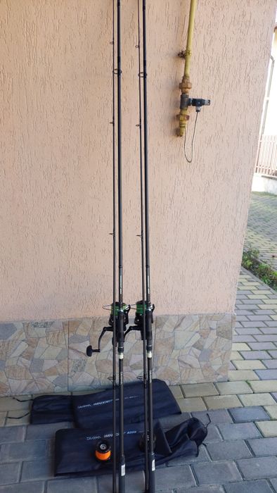 Set crap daiwa windcast: 2 lansete 3.90m 3,5lb/ 2 mulinete 5500qda