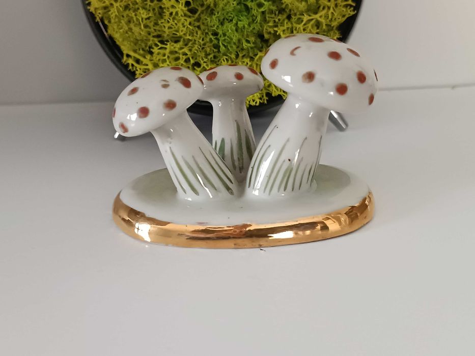 Българска, порцеланова фигурка