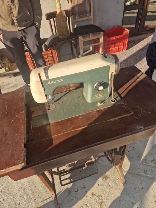Masina de cusut veche