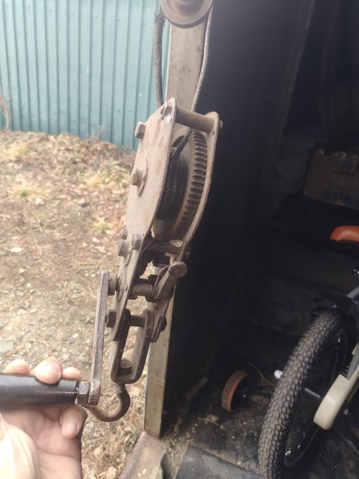 Продам лебедку  толь