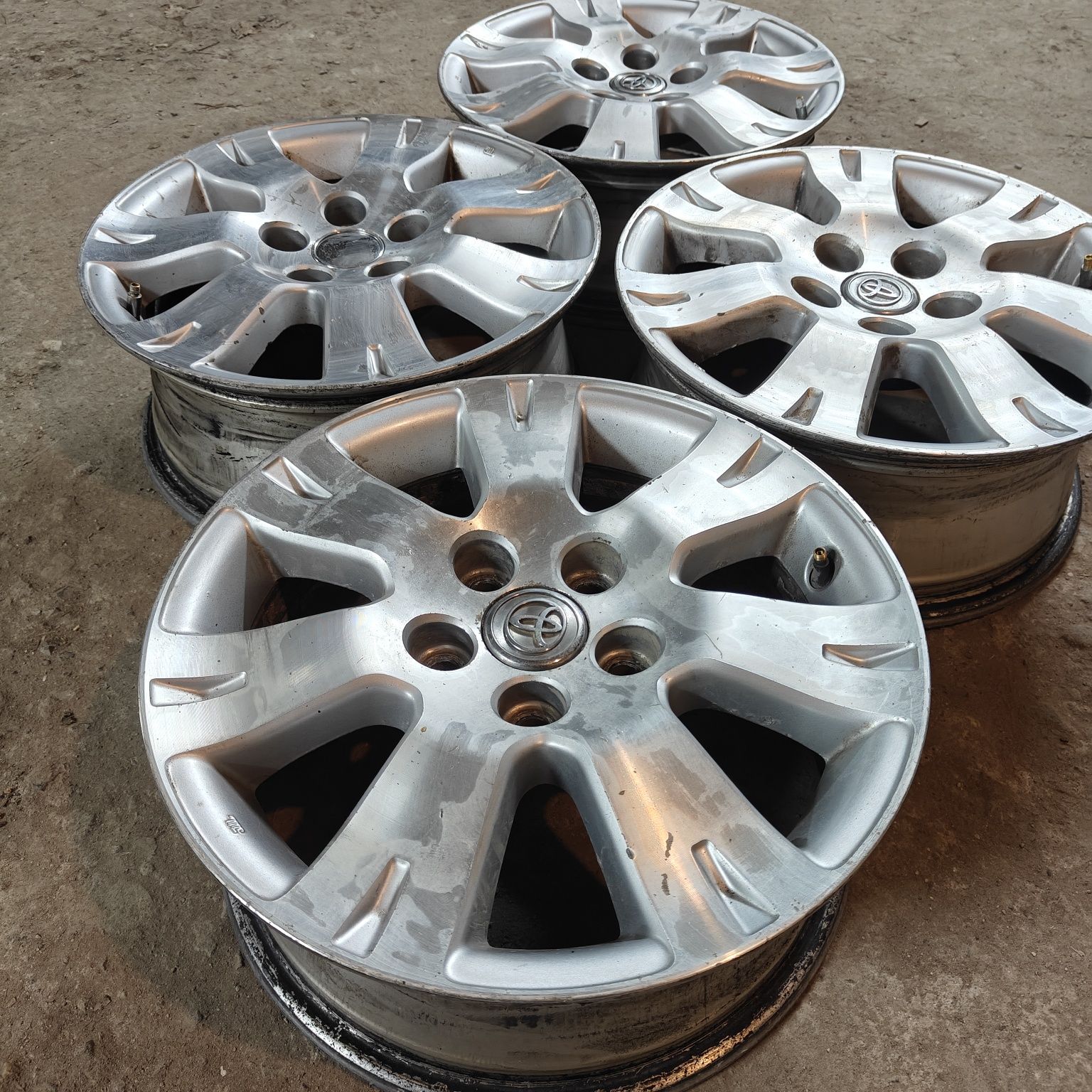 R16 PCD 5 *114,3 Комплект оригинальных легкосплавных дисков