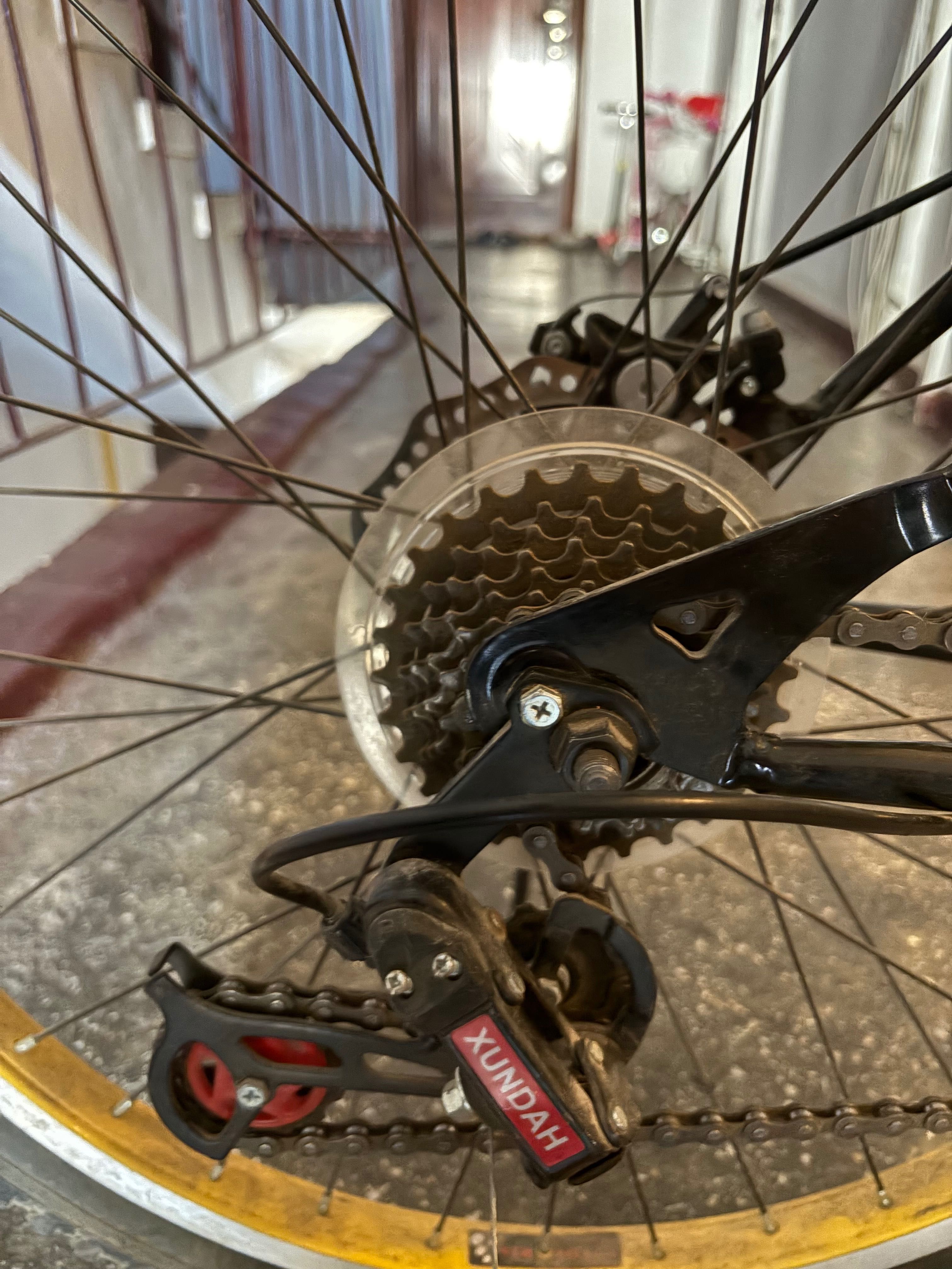 Bicicleta 21 viteze frane pe disc