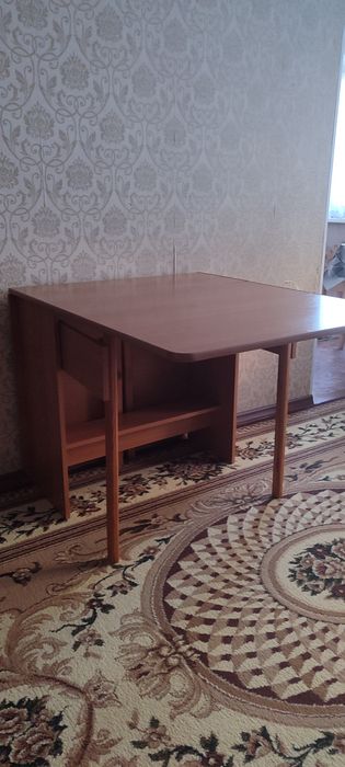 Продам раскладной стол. В хорошем состоянии.