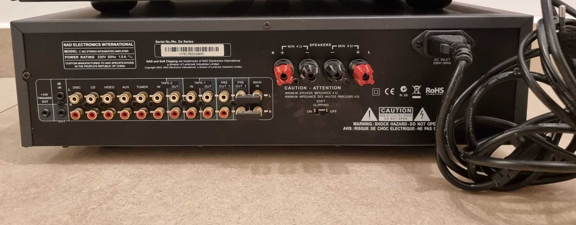 Amplificator NAD C352 impecabil cu telecomanda originala.