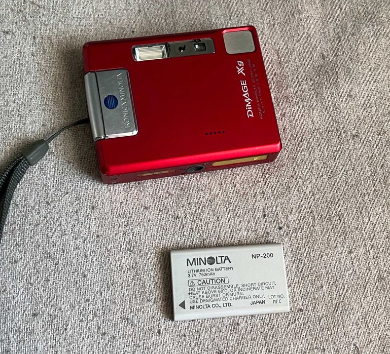 Konica Minolta Dimage Xg rosu 3 2MP aparat rar functional