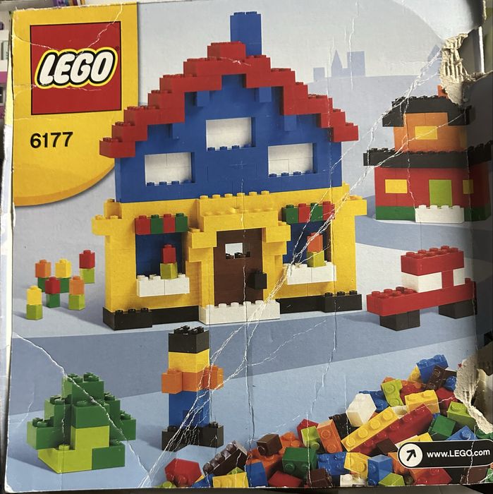 Lego 4 ani in stare buna, cutia avariata, peste 600 piese