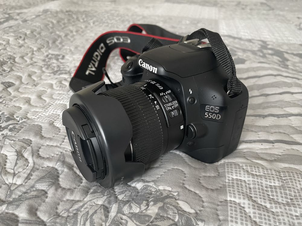Фотоапарат Canon EOS550D