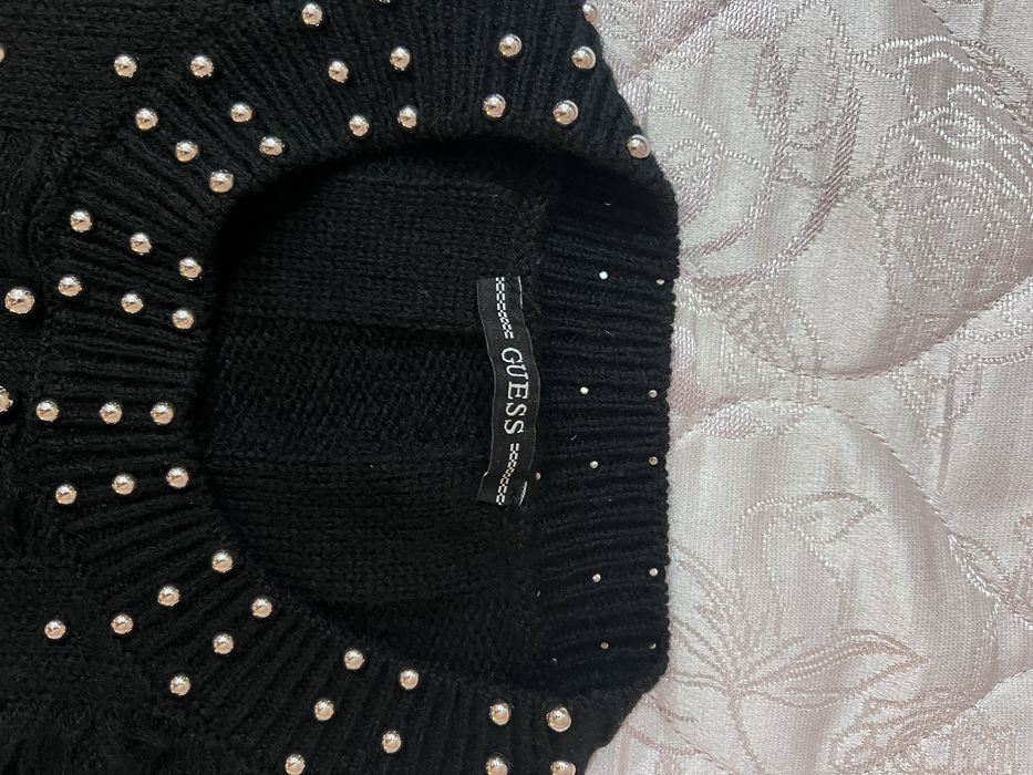 Дамски пуловер с перли Guess