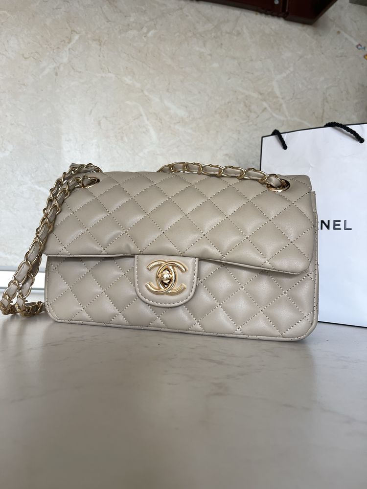 Чанта Chanel Classic беж