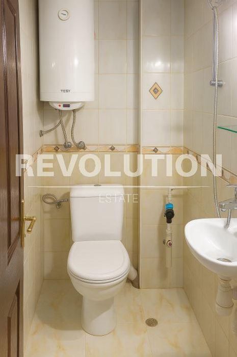 Дава се под наем Тристаен апартамент в Варна, Център - 118 кв.м за 690 € - Снимка #4