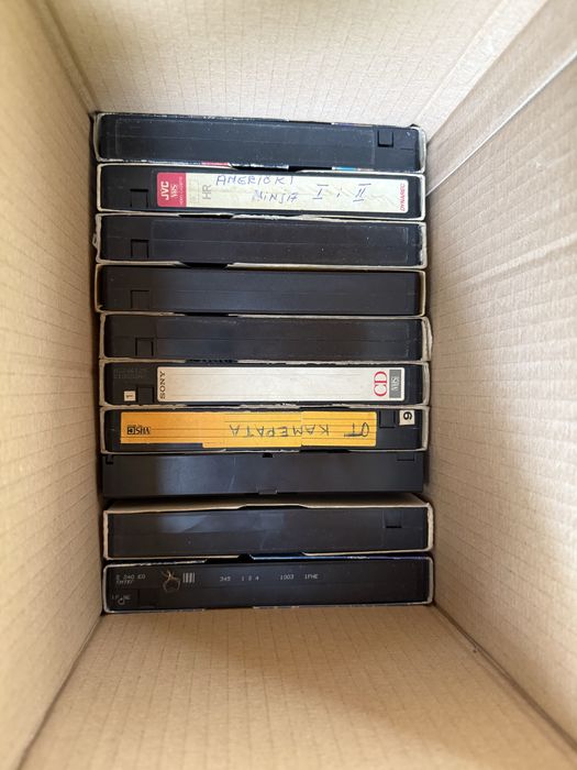 Кашони с видеокасети