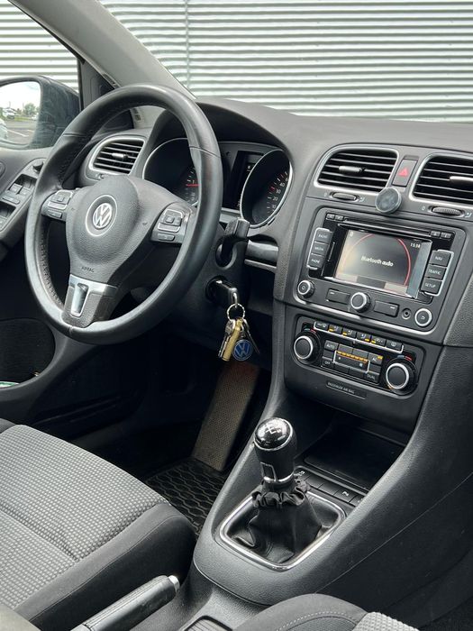 Vând Volkswagen Golf VI 1.6 TDI * BlueMotion * LED 2012 HighLine