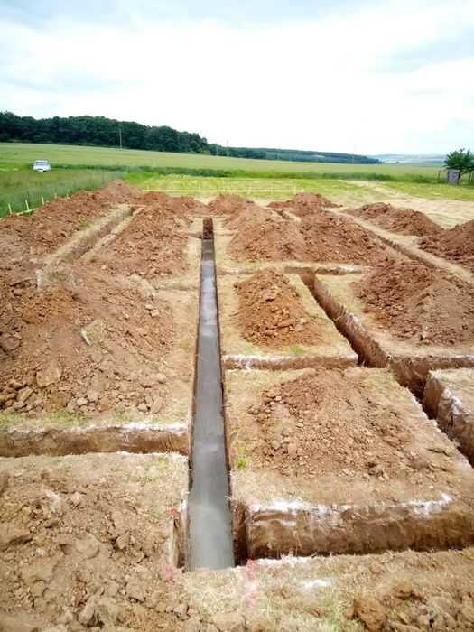 buldoexcavator de închiriat zona Marghita -Oradea