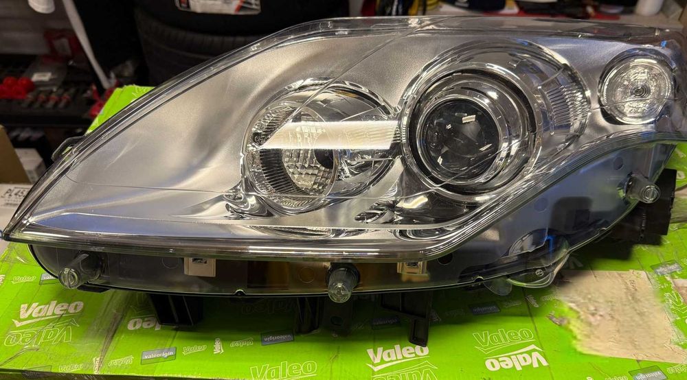 Far stanga Bi-xenon Renault Laguna III nou