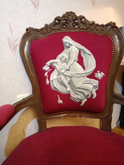 Кресла и масичка "Луи 16-ти" с ръчно бродирани вилерови гоблени.