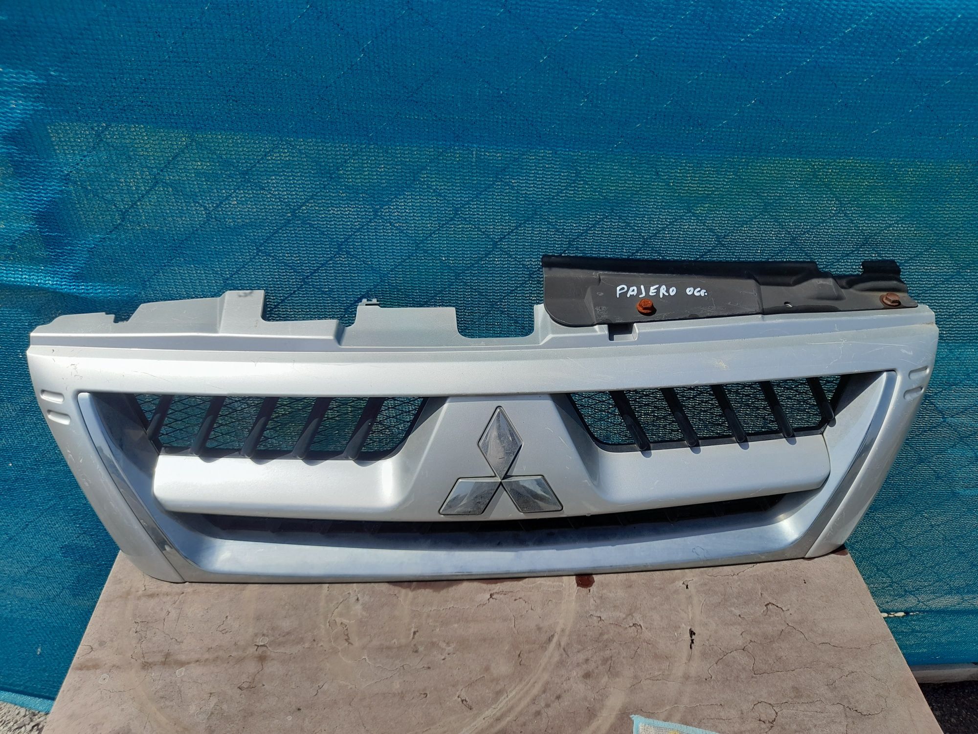 Предна решетка за Mitsubishi Pajero 2006