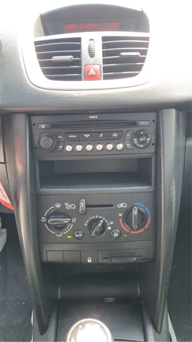 Peugeot 207, an 2009 – 75 CP – Întreținut, pregătit de drum!