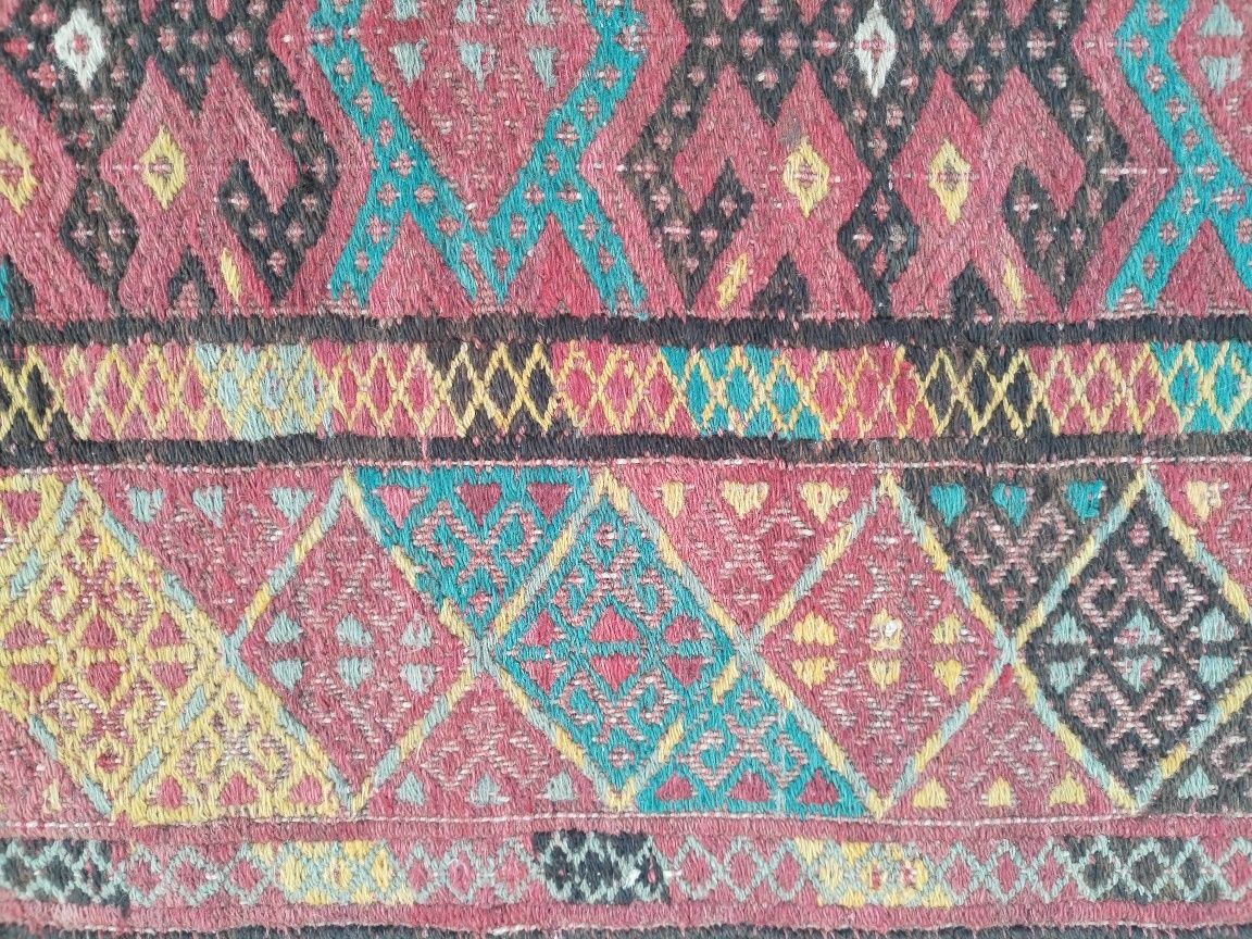 Бир асирдан ошган кулга тукилган колин
