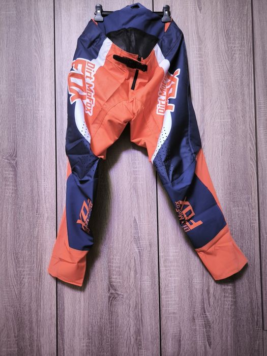 Мото екипи Fox и Mendlor