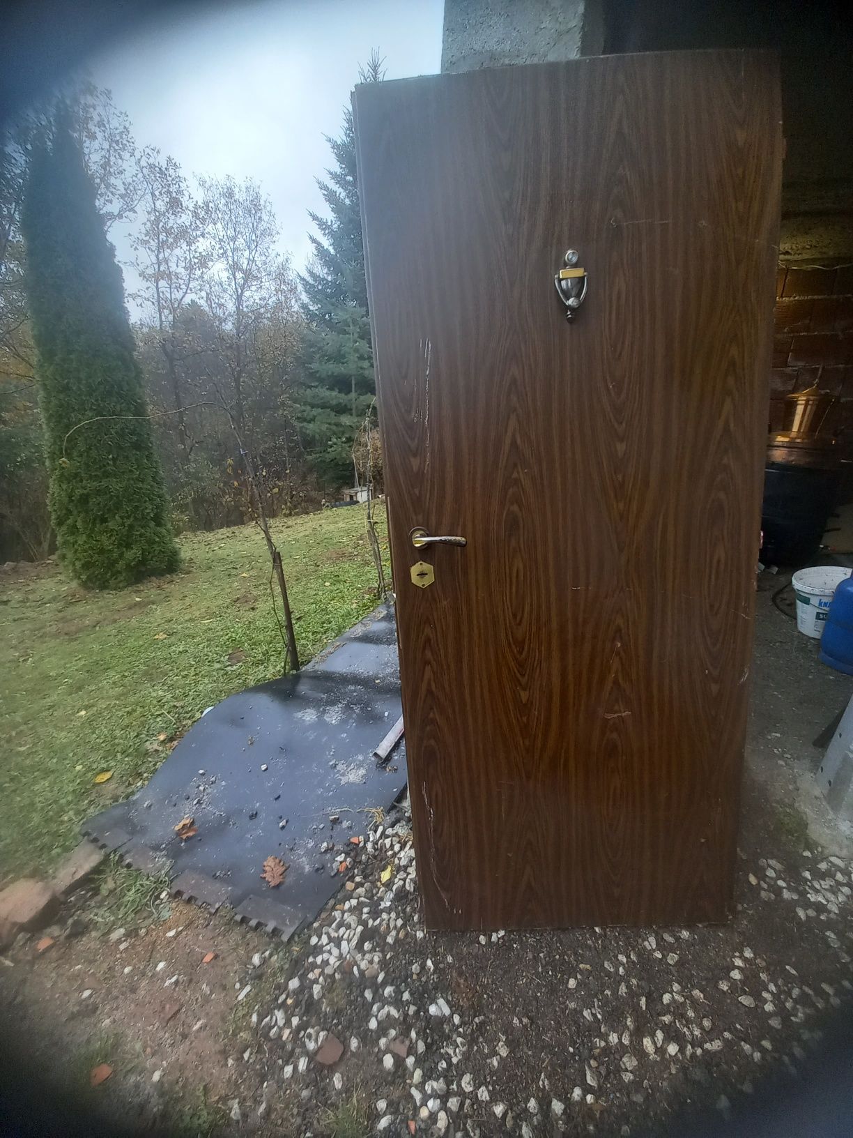Продавав блиндирана метална врата без касата
