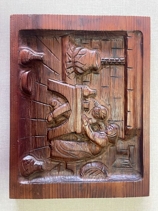 Старинна ръчно правена дърворезба. Традиционен български стил.