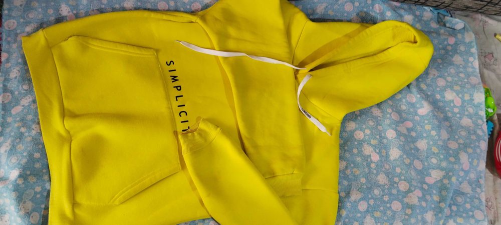Яркое жёлтое худи, тёплое