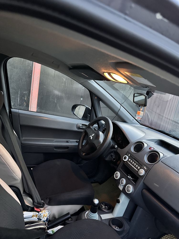 Mitsubishi colt . 1,3 обьем. 2006 ж. робот
