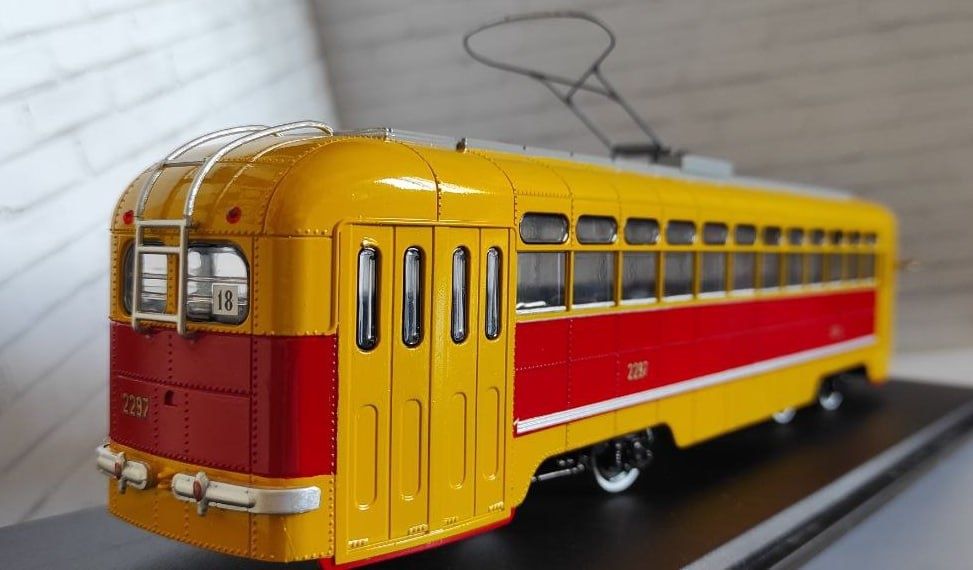 Продам модель трамвая МТВ-82 в масштабе 1/43