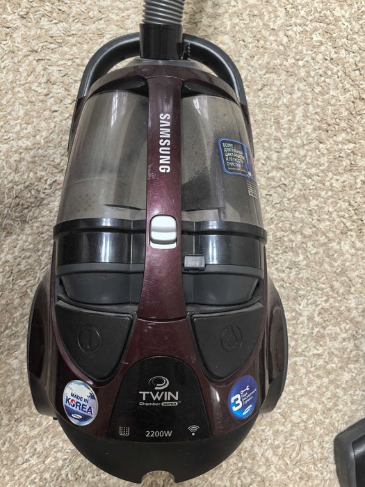 Пылесос LG в рабочем состоянии