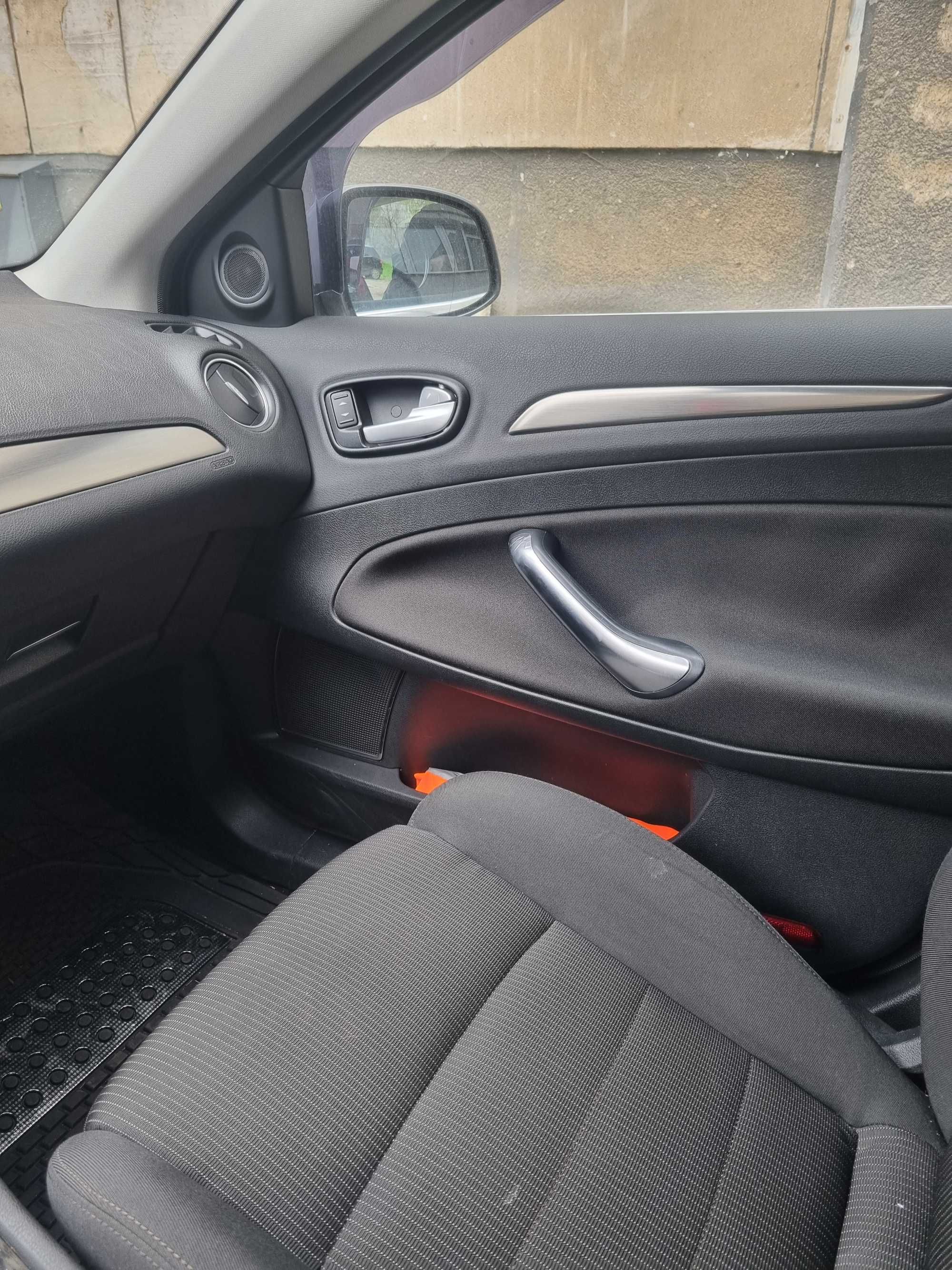 Продавам Ford Mondeo 2010 година.