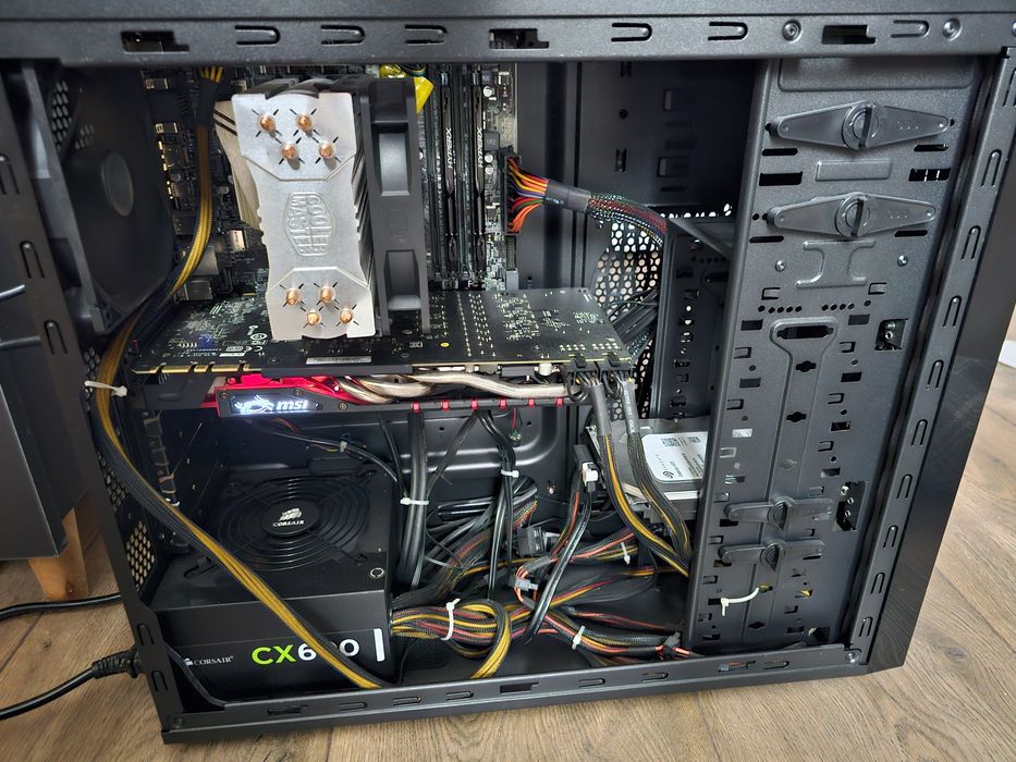 Настолен Геймърски Компютър с GTX 980/i7 6700/16 GB RAM