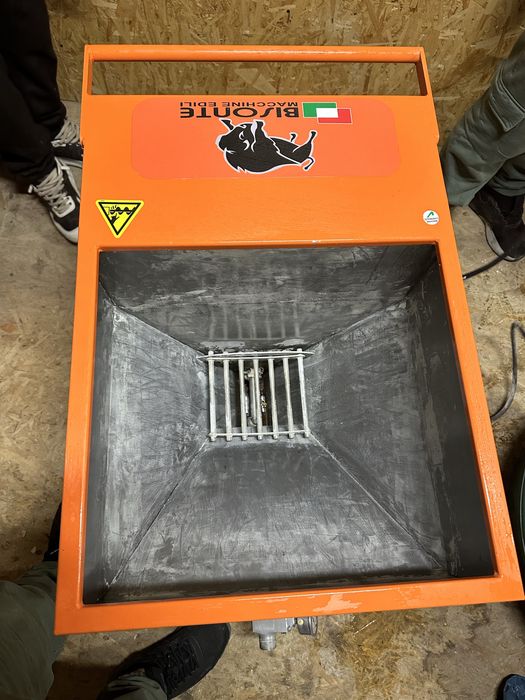 Pompa de glet Bisonte profesionala 4500€ schimb cu autotilitara duba