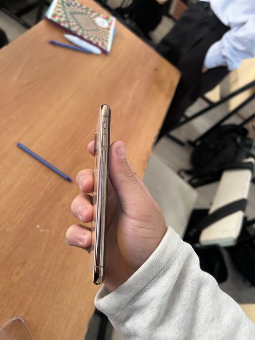 Продам айфон xs 512