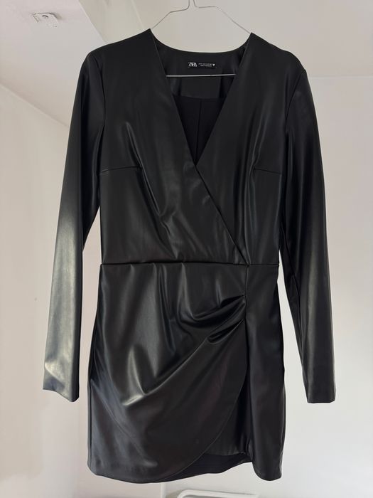 Rochie Zara neagră din piele ecologică