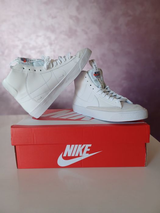 Дамски кецове Nike Blazer Mid 77
