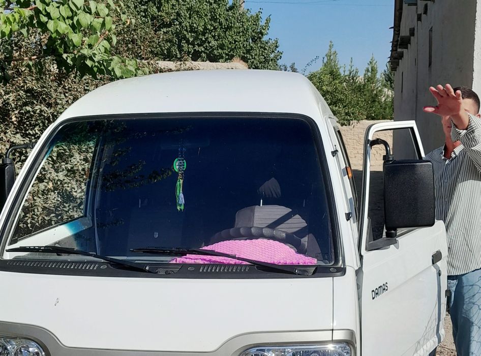 Holati ideal yangi moshina