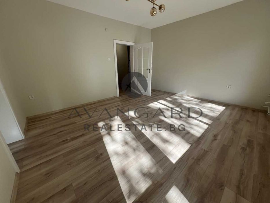 Продава се Тристаен апартамент в Пловдив, Център - 86 кв.м за 1512 €/кв.м - Снимка #2