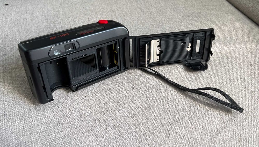 Samsung SF-100 aparat foto compact pe film 35mm cu husă originală