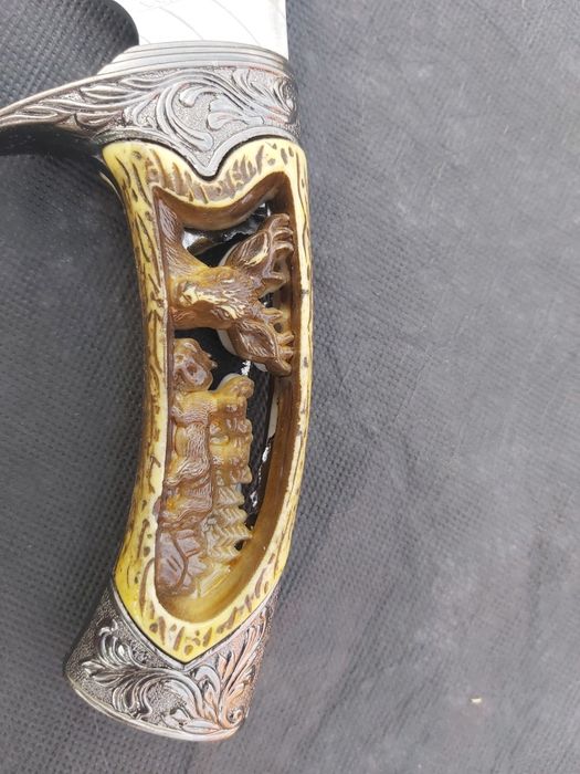 Колекционерски ловен нож с поставка-два модела