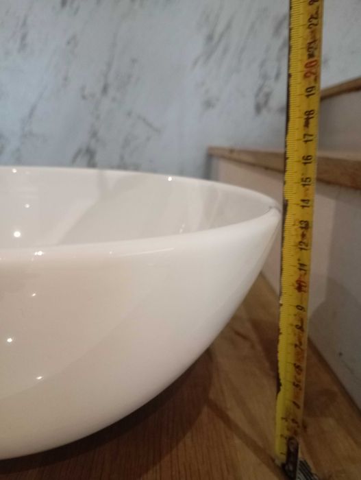 Продавам керамични стоящи мивки-2бр.