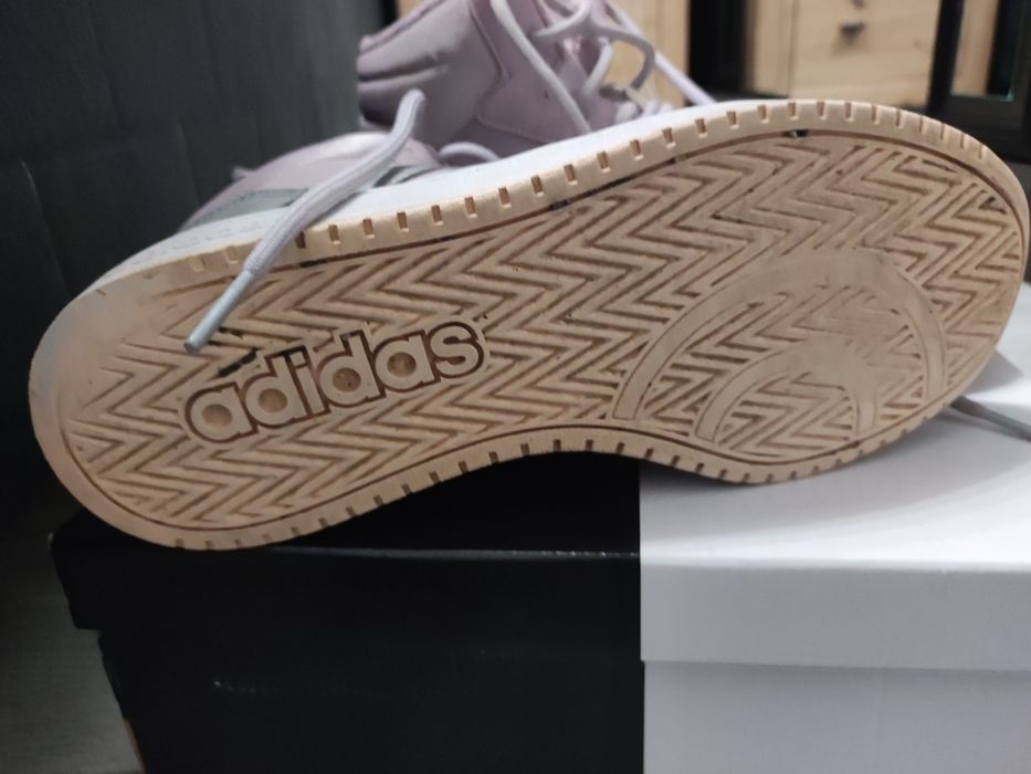 Дамски кецове на adidas