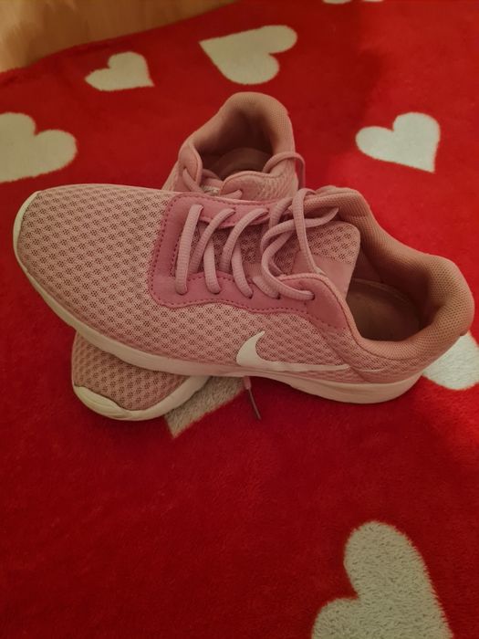Vand schimb adidasi nike nr 37