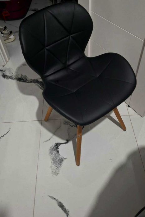 Scaune elegante negre