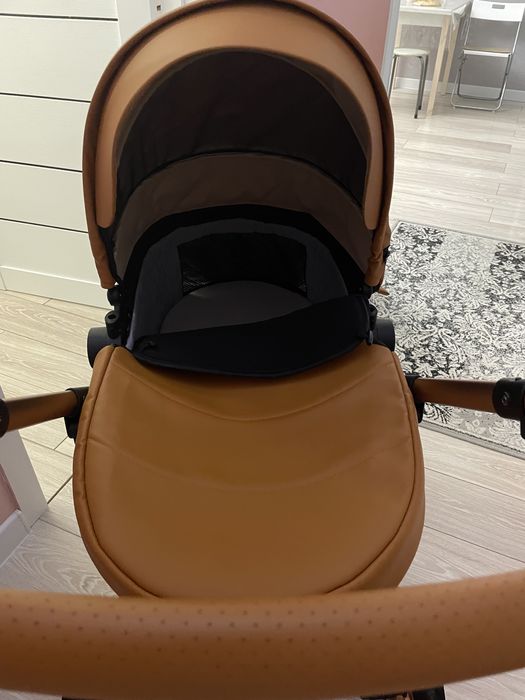 Продам коляску 2 в 1 в идеальном состоянии. Экокожа