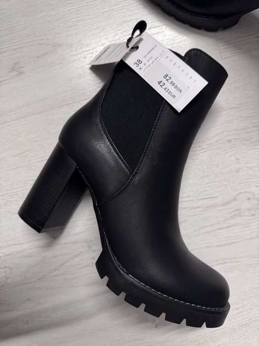 Черни кожени боти