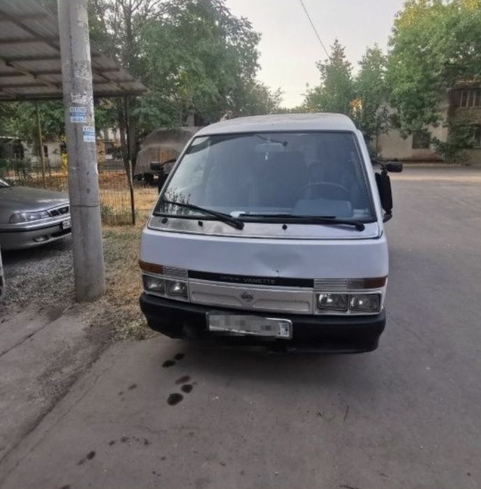 Nissan Vannete рамный микроавтобус