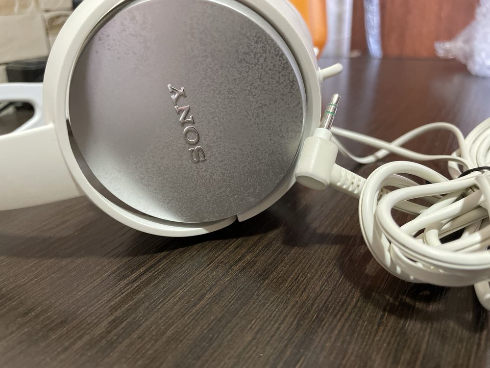 Продам наушники Sony