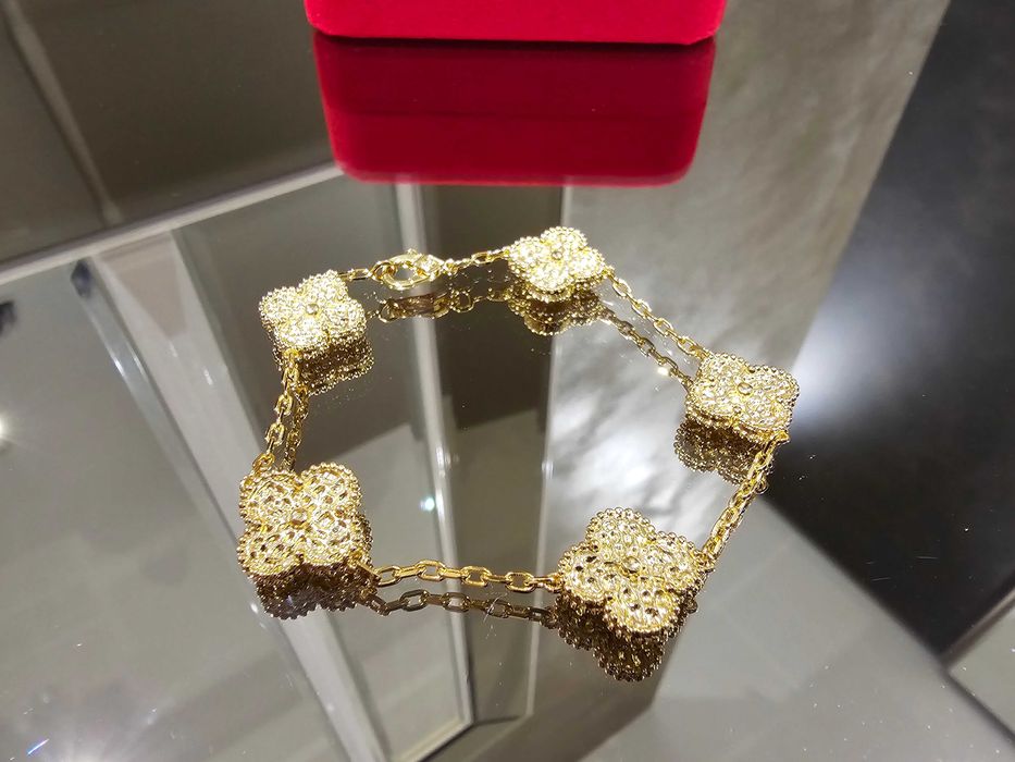 Van Cleef & Arpels VCA Gold 5 Motifs Vintage Alhambra Дамска Гривна
